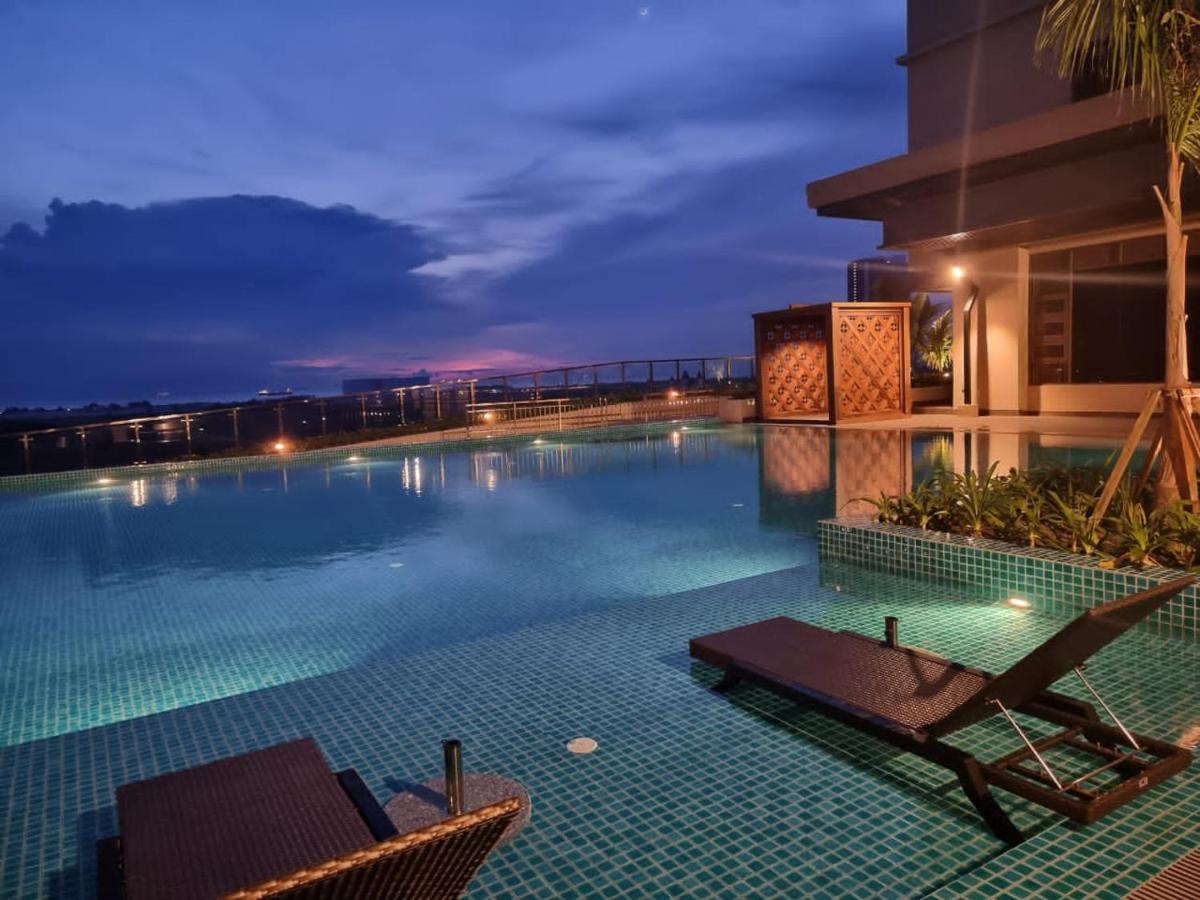 Luxury Couple Suites L Free Netflix L Massage Chair L Bathtub L Wifi 200Mbps L Town Area Bali Residence Malacca Buitenkant foto